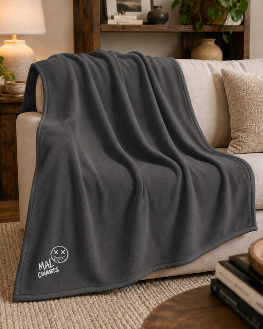 Couverture Brodée Mal Commodes -  50" X 60"